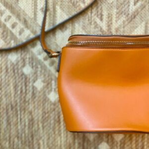 Vintage Inspired | Faux Leather Camera Bag | Mid Size Purse | Like New